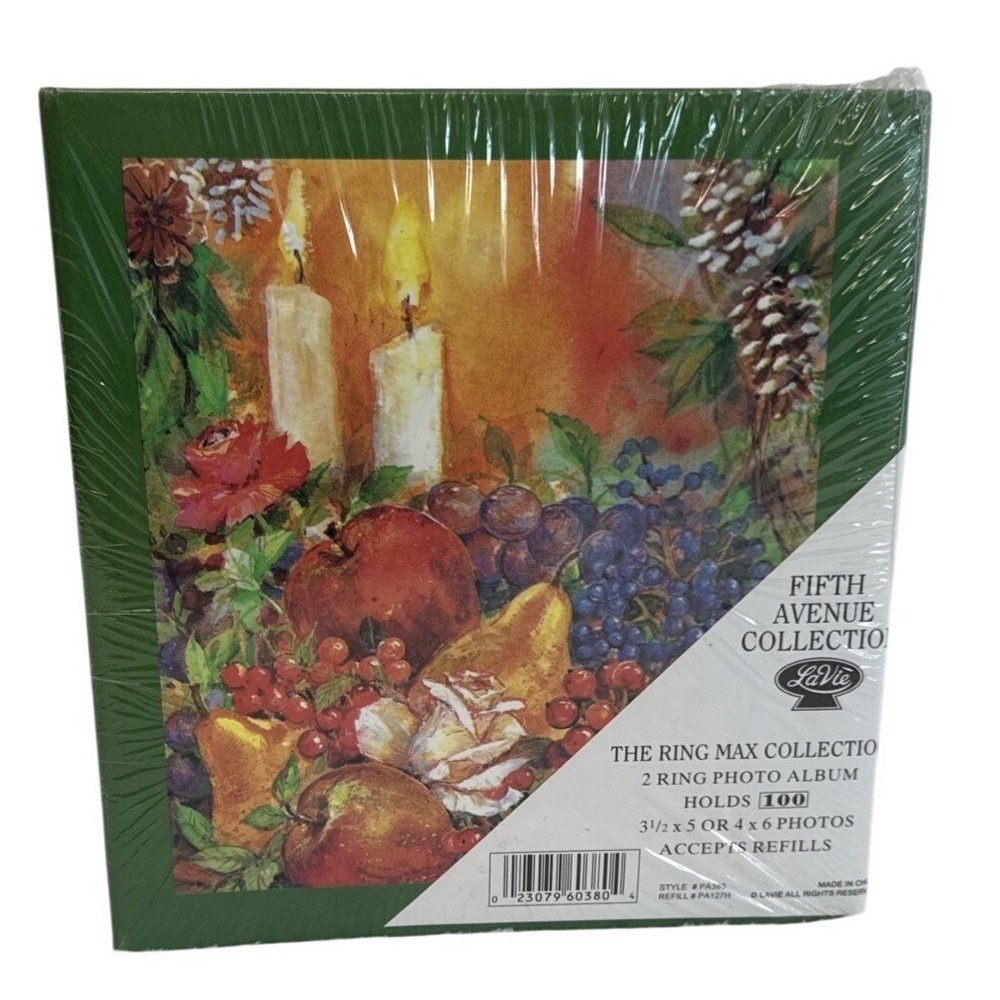 La Vie Fifth Avenue Collection Ring Max Photo Album Green Still Life PA380